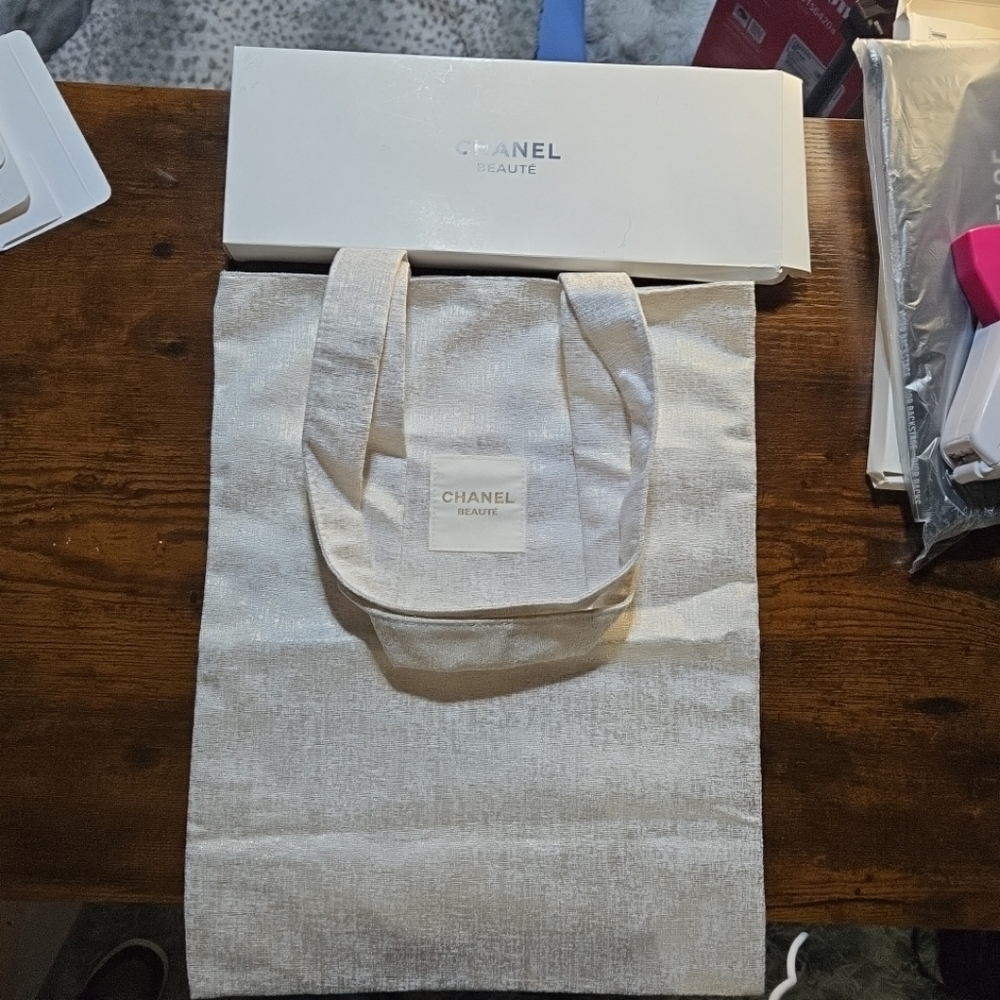 CHANEL Beauty Beaute White Gold Tote Bag 13"x 17" Holiday Limited NEW BOX
